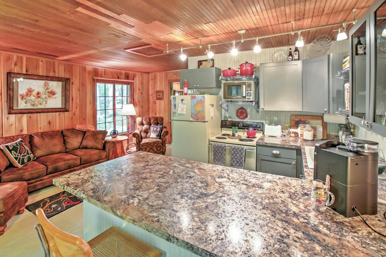 Pet-Friendly One Crow Cottage In Harbor Springs! エクステリア 写真